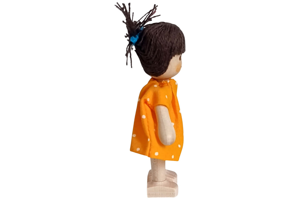 Anne Krebs Miniatur Puppe Mädchen, Kleid orange, Pferdeschwanz braun