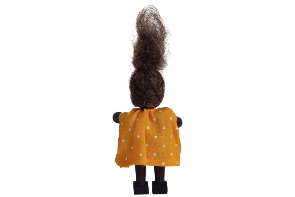 Anne Krebs Miniatur Puppe Mädchen aus Afrika, Kleid gelb