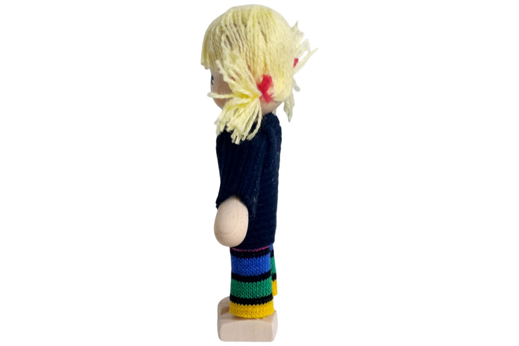 Anne Krebs Miniatur Puppe Mädchen Pullover dunkelblau Hose gestreift Haare blond