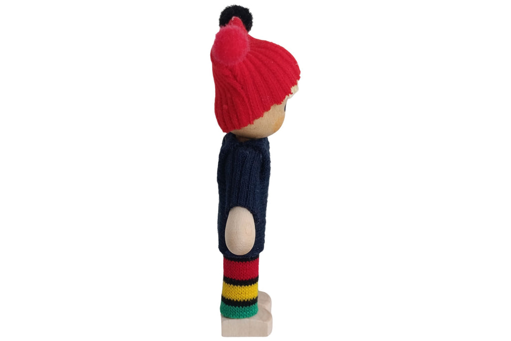 Anne Krebs Miniatur Puppe Kind Mütze rot, Pullover blau
