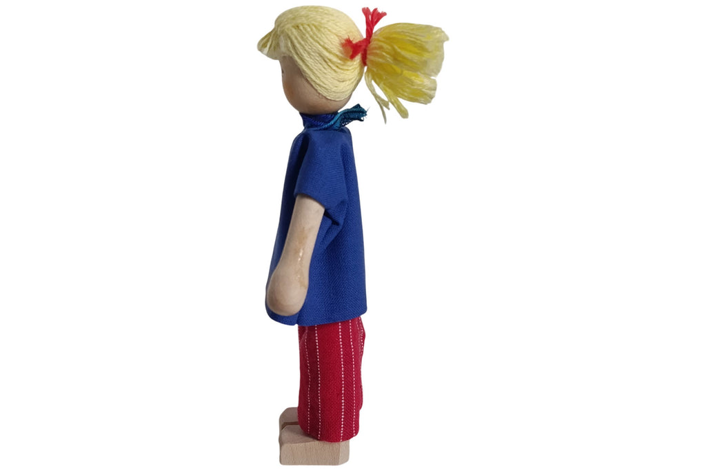 Anne Krebs Miniatur Puppe Mutter, Jeansbluse, Hose rot, Haare blond