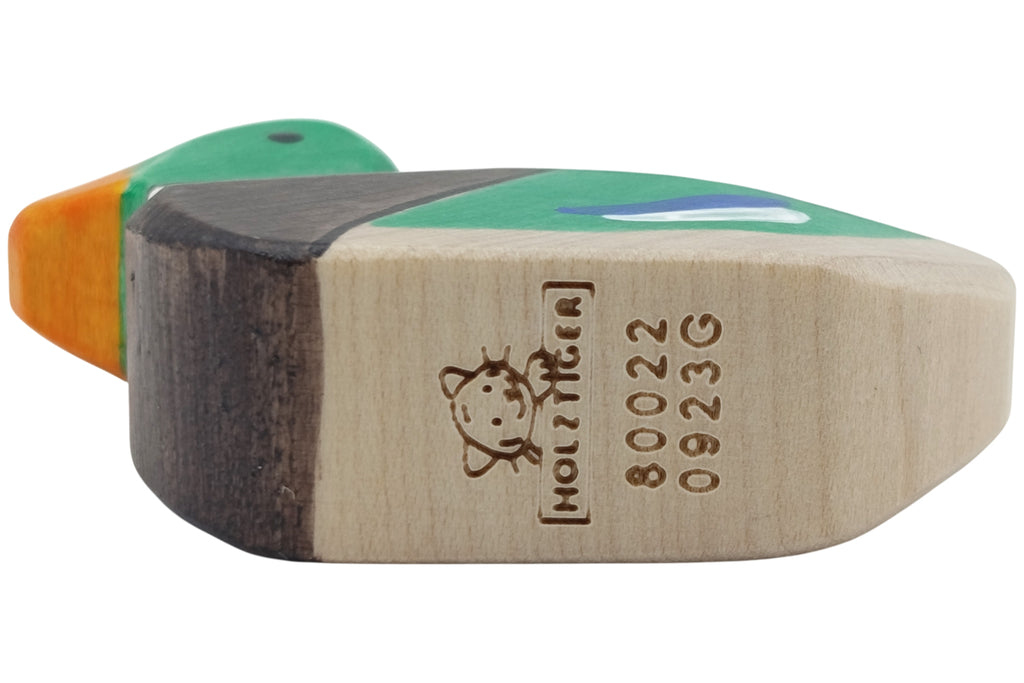Holztiger Erpel schwimmend