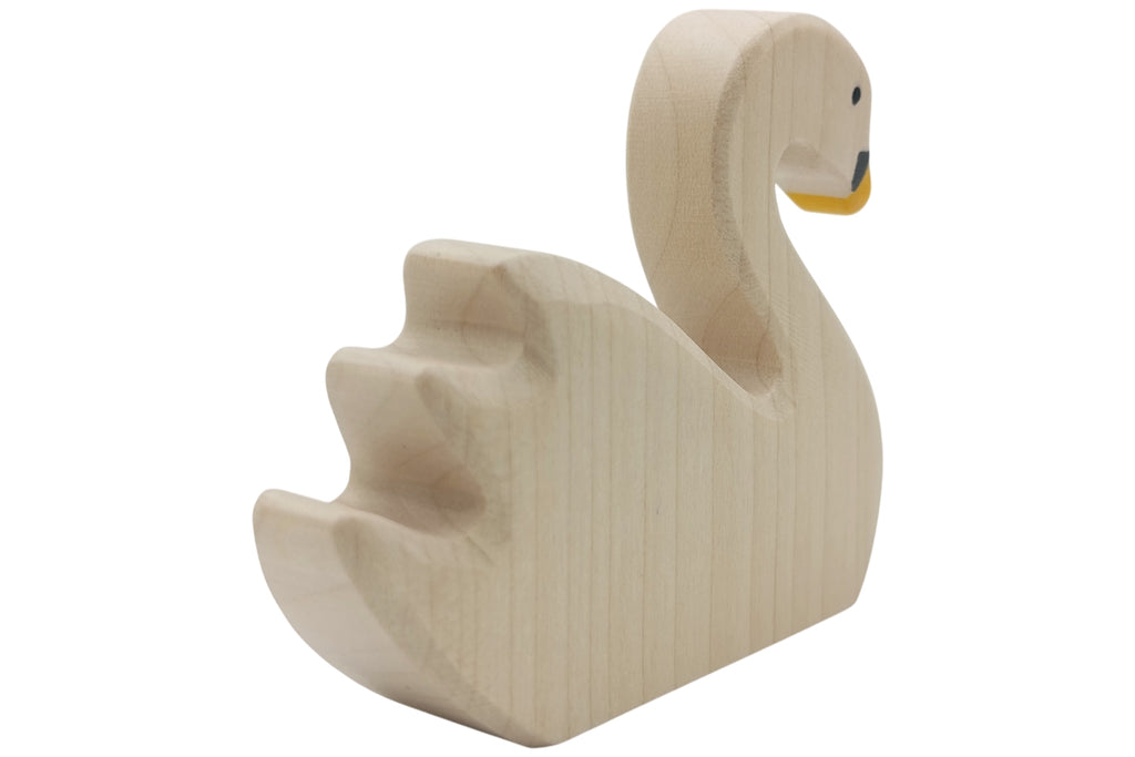 Holztiger Schwan schwimmend