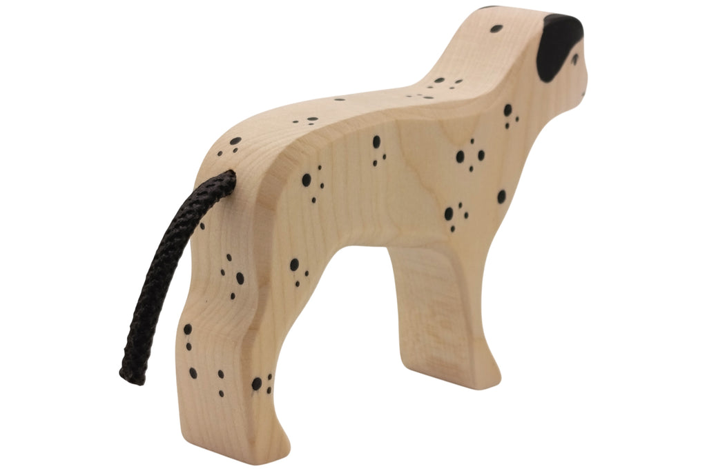 Holztiger Dalmatiner stehend