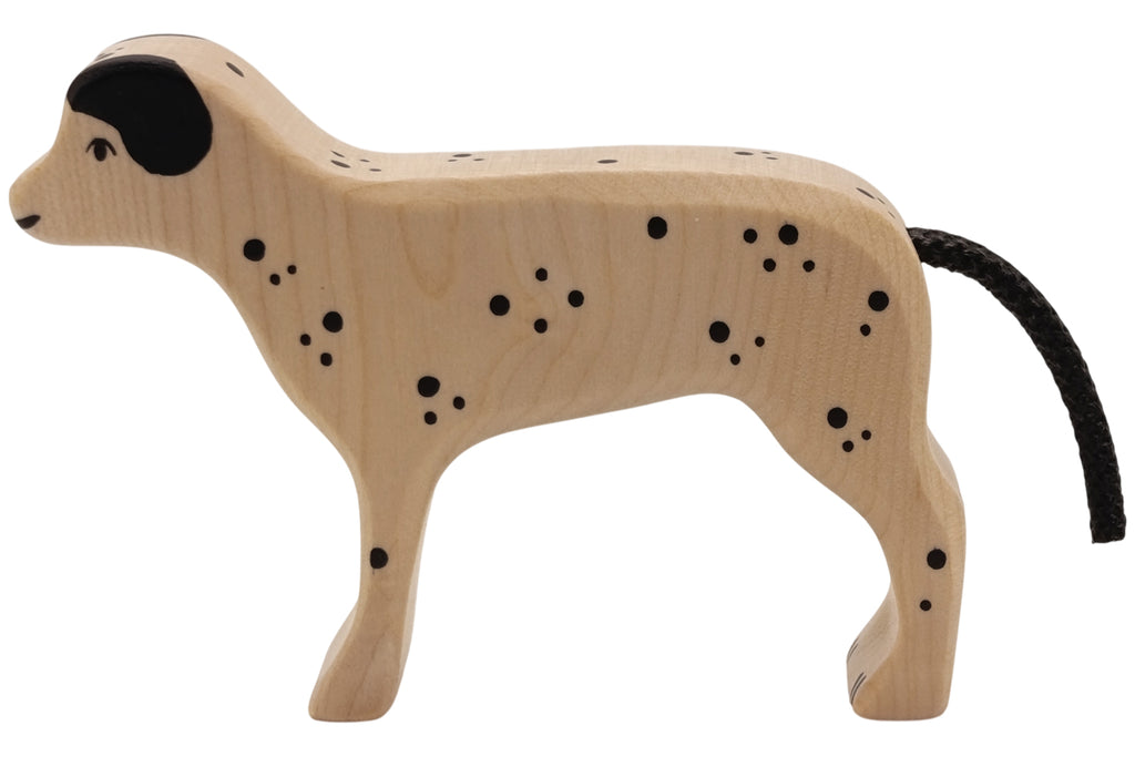 Holztiger Dalmatiner stehend