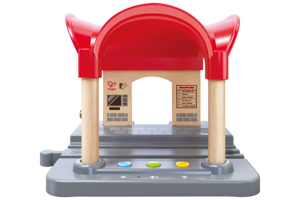 Hape Bahnhof mit Durchsagefunktion
